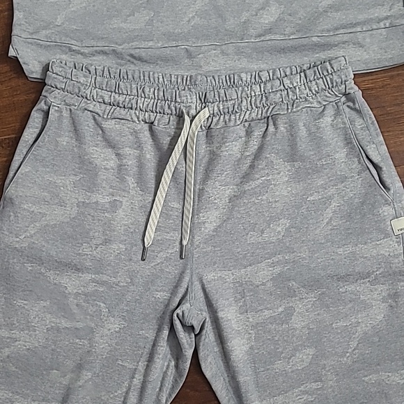 Vuori Halo Heather Gray Hoodie & Jogger Set Size M - Picture 3 of 11